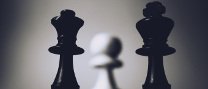 Exposició de jocs d'escacs de la campanya "Faci la primera jugada"