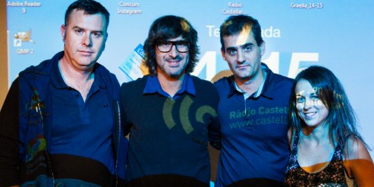 Els guanyadors del 1r Concurs d'Instagram de Festa Major, acompanyats del director de mitjans Julià Guerrero