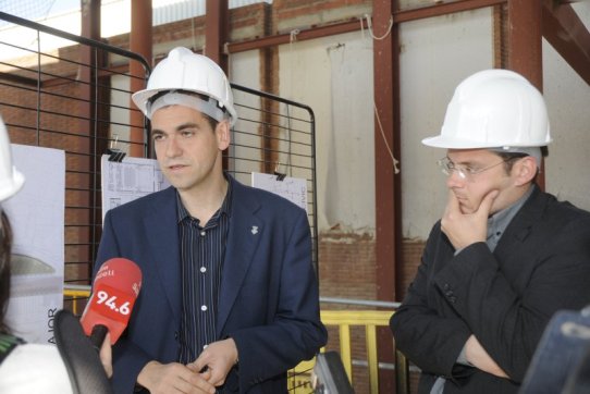 L'alcalde, Ignasi Giménez, i el regidor de l'Àrea de Territori, Aleix Canalís, a la visita d'obres del nou Espai Cívic
