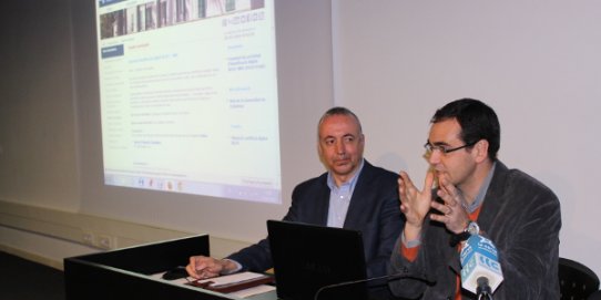 El director-gerent del Consorci AOC, Àlex Pèlach, i l'alcalde de Castellar, Ignasi Giménez, durant la presentació del servei.