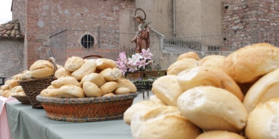 Imatge de la benedicció del pa, en una edició anterior de la Festa de Santa Quitèria.