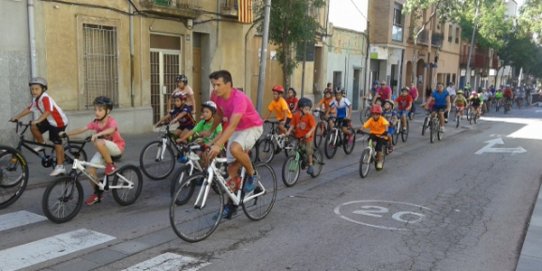Imatge d'una edició anterior de la Bicicletada de Festa Major.