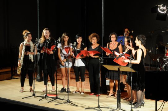 Acutació d'un cor d'alumnes de l'Escola Municipal de Música Torre Balada