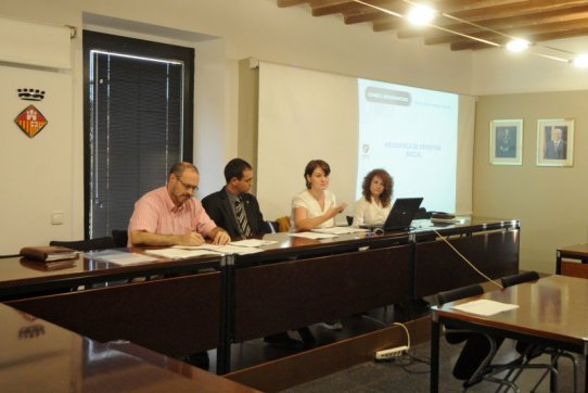 L'alcalde, Ignasi Giménez, i la regidora de Benestar Social, Mercè Giménez, en un moment del Consell Sociosanitari