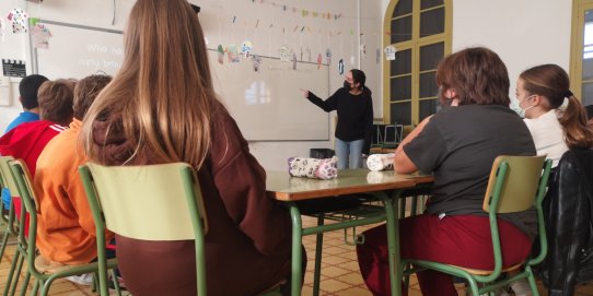 El projecte d’auxiliars de conversa en anglès a les escoles de primària de Castellar continua aquest curs 2021-2022.