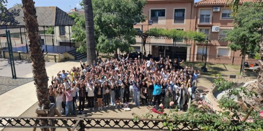 Imatge d'un moment de la visita, als jardins del Palau Tolrà.