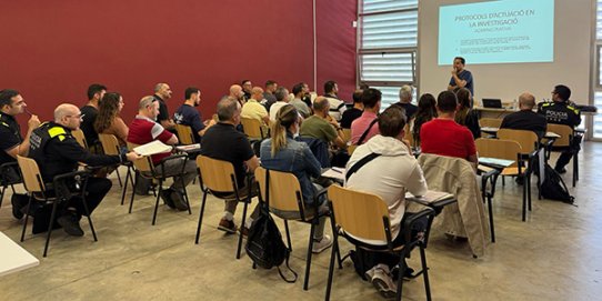 Un moment de la formació en policia administrativa al Centre de Serveis.