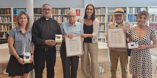 D'esquerra a dreta, Elisabet España, mossèn Xavier Blanco, Joan Roura, Yolanda Rivera, Jesús Gómez i Marina Antúnez.