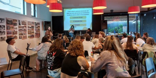 Trivial amb el Col·lectiu Aspàsia.