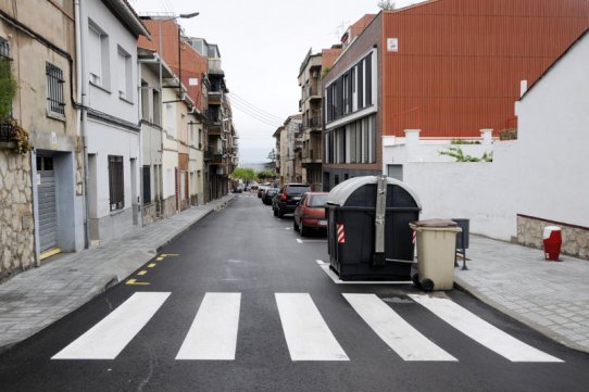 El carrer de Lleida, en el tram entre els carrers del Dr. Vergés i Pare Borrell