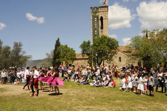 Unes 2.000 persones van participar en el 32è Aplec de Castellar Vell 