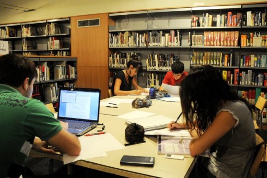 Un total de 2.000 alumnes han fet ús de la sala d’estudi de la Biblioteca durant els mesos de maig i juny