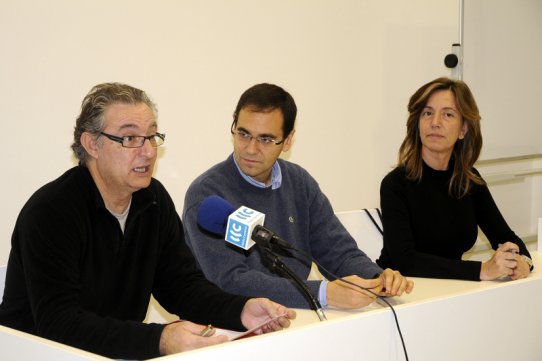 El president de Comerç Castellar, Joan Anton Juárez, l'alcalde de la vila, Ignasi Giménez, i la presidenta del Consell del CNL de Sabadell, Montserrat Capdevila
