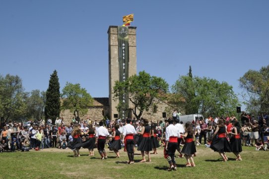 El grup de Ball de Gitanes, durant l'Aplec de Castellar Vell