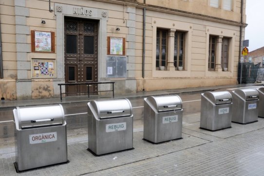 La nova zona de contenidors soterrats a la plaça de Francesc Macià
