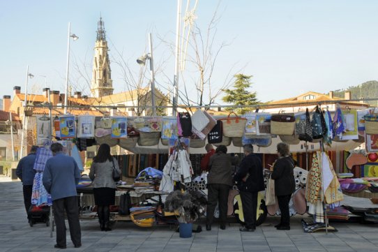 Totes les parades del mercat no sedentari de Castellar es concentraran a la plaça d’El Mirador a partir del mes de febrer