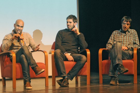 D'esquerra a dreta, el director de cinema Santiago A. Zannou, el productor Víctor Martí i el director de fotografia castellarenc Albert Pascual