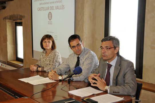 La regidora de Comerç, Anna Màrmol, l'alcalde, Ignasi Giménez, i el diputat delegat de Comerç i Esport de la Diputació de Barcelona, Jordi Subirana
