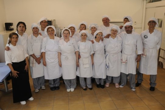 Alguns dels alumnes del curs de cuina, en una imatge del dia 1 de juny