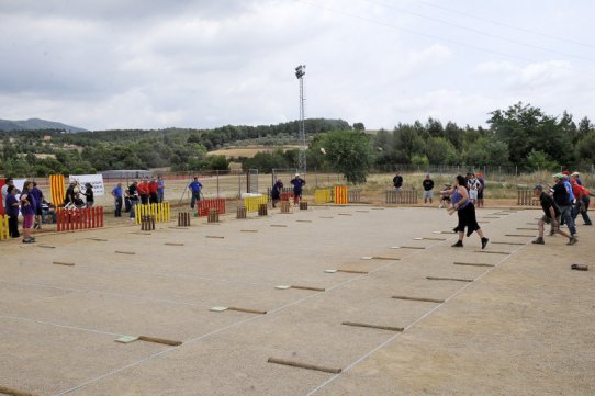El nou camp de joc, situat al costat de les pistes d'atletisme, es va inaugurar diumenge
