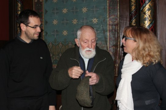 L'alcalde de Castellar, Ignasi Giménez, la regidora de Cultura, Pepa Martínez, amb el pintor Antoni Costa
