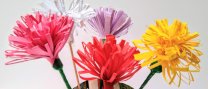"Gerro i flors amb material reciclat"