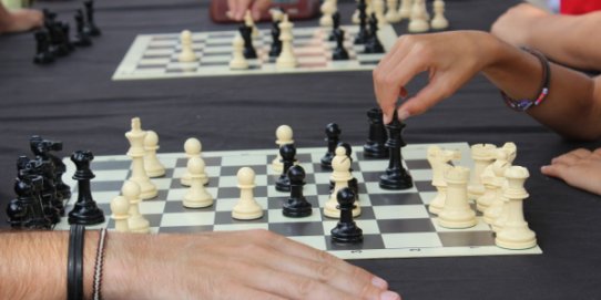 Les partides simultànies d'escacs són una altra de les activitats esportives que ja són un clàssic de la Festa Major de la vila.