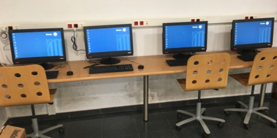Imatge dels nous ordinadors instal·lats al Casal Catalunya.