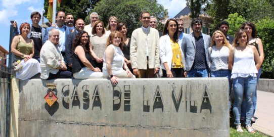 Foto de família dels 21 regidors del Ple 2019-2023 de Castellar del Vallès.