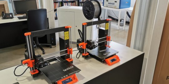 Imatge d'algunes de les eines de fabricació controlades per ordinador que hi ha ubicades al Lab Castellar.