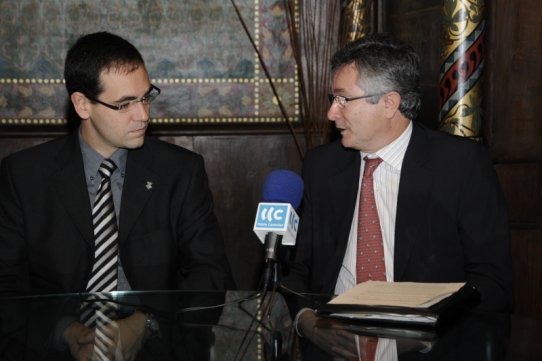 L’alcalde de Castellar del Vallès, Ignasi Giménez, i el Director d‘Àrea de Negoci de “la Caixa” al Vallès Occidental – Sabadell, Modesto Custodio.