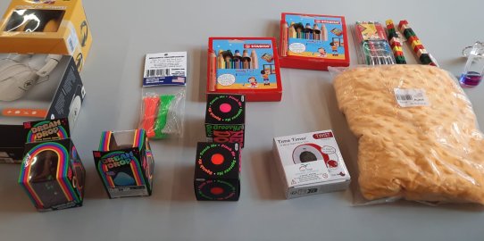 Diversos elements que conté la caixa de regulació sensorial.