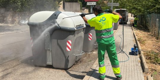 L'equip d'actuació ràpida del servei de neteja viària ja ha comença a treballar.