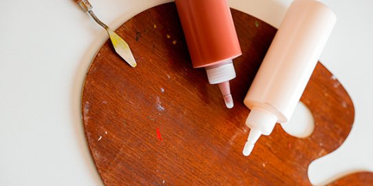 Tarda de pintura amb llenços.