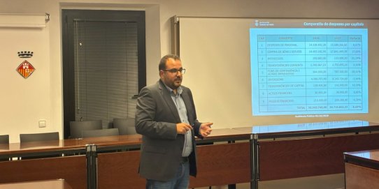 El tinent d’alcaldessa i regidor adjunt d’Economia i Hisenda, Rubén Peñalver, durant la presentació.
