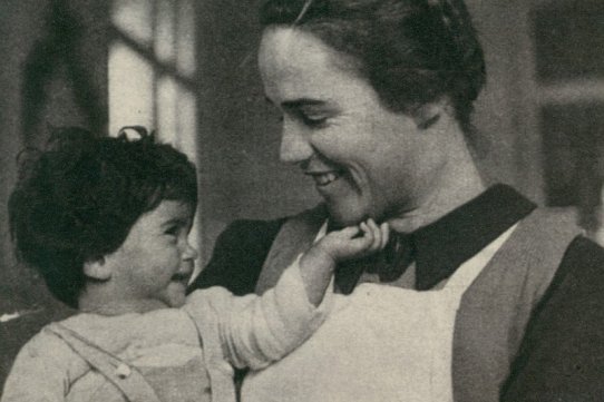 Imatge de la porta del llibre "La maternitat d'Elna"