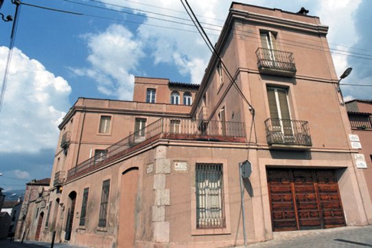 Façana del Centre d'Estudis de Castellar
