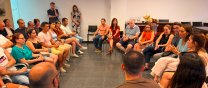 L’alcaldessa i la regidora de Cooperació es reuneixen amb la comunitat veneçolana després del doble terratrèmol