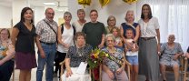 Manuela Cazalla Cruz rep la Medalla Centenària amb motiu del seu 100è aniversari